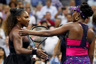 Serena no le dio ninguna oportunidad a su hermana, pues terminó con su participación en dos contundentes sets, en los que los parciales quedaron 6-1 y 6-2, con lo que demuestra una vez más su superioridad. (AP)