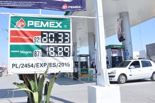 Gasolina. En los últimos tres meses los precios de la gasolina se han mantenido imparables, según el Banxico.