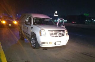El vehículo llevaba el cuerpo de un hombre de 80 años de un hospital a una funeraria en Guadalajara, la capital de Jalisco, indicó la policía de la localidad contigua de Tlaquepaque en su página de Facebook. (ESPECIAL)