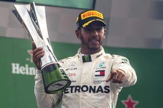 Lewis Hamilton ganó por quinta vez el Gran Premio de Italia y amplió a 30 puntos su ventaja sobre Sebastian Vettel.