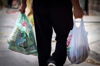 En el caso de las bolsas que cuenten con un aditivo que sea incompatible con el reciclaje, estas deberán garantizar tener un ciclo de vida menor a cinco años. (NOTIMEX)