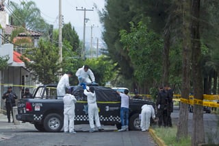 Ataque. Cuatro elementos de la policía de Guadalajara fueron asesinados por un comando de sujetos armados. (EL UNIVERSAL)