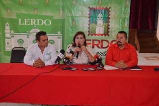 Anuncio. La alcaldesa, María Luisa González Achem y el director del SAPAL, Gustavo Samaniego, hicieron el anuncio. (EL SIGLO DE TORREÓN)