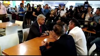 Tras su llegada a Monterrey, Nuevo León, el presidente electo, Andrés Manuel López Obrador, se reúne esta mañana con el gobernador de Nuevo León, Jaime Rodríguez Calderón. (TWITTER/ EL UNIVERSAL)
