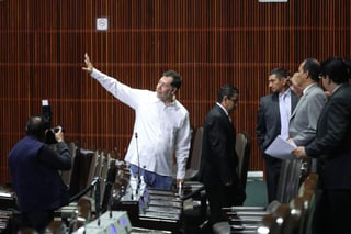 El diputado del Partido del Trabajo (PT), Gerardo Fernández Noroña, se pronunció en contra de que quiten el fuero constitucional a los legisladores porque dice que 'no es un privilegio' sino una 'protección'. (EL UNIVERSAL)