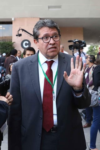 El senador Ricardo Monreal Ávila defendió la decisión tomada la víspera por el Senado de otorgar licencia a Manuel Velasco Coello para separarse de su cargo como legislador y afirmó: 'Vamos a hacer política con todos', pues fue una decisión de la Cámara Alta. (ARCHIVO)