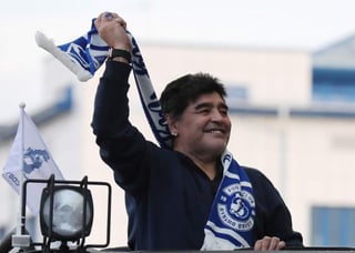 Maradona firmó en julio con el Dinamo Brest de Bielorrusia y existían dudas sobre la disponibilidad laboral que tendría para poder estar en el banquillo del 'Gran Pez'.