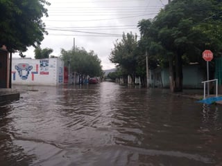 La zona donde se formó un punto crítico fue la calle Chihuahua y la avenida Ortiz de Zárate, área inundada que se extendió desde la citada rúa hasta la Ocampo sobre la misma avenida. (EL SIGLO DE TORREÓN)