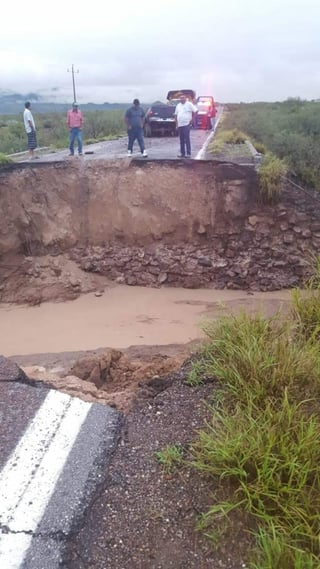 Saldo. Desplome de puente en Cuencamé deja un muerto y tres lesionados. (EL SIGLO DE TORREÓN) 