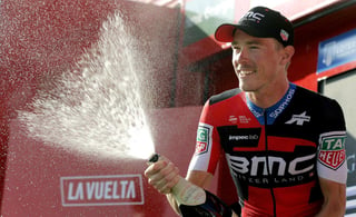 El corredor australiano del equipo BMC, Rohan Dennis, en el podio de la etapa 16 de La Vuelta a España.