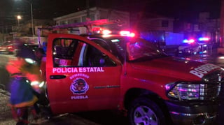 La perforación de un ducto de gas por presuntos ladrones de combustible en una zona de la ciudad de Puebla, provocó el desalojo de habitantes de al menos siete colonias. (TWITTER)