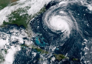 Se estima que más de 5.4 millones de personas están en zonas bajo advertencia por la llegada de Florence, según el Servicio Meteorológico Nacional. (EFE)
