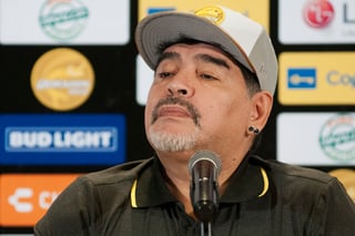 Diego Armando Maradona viajó a Guatemala para tramitar su visa de trabajo y así poder dirigir su primer duelo con Dorados.
