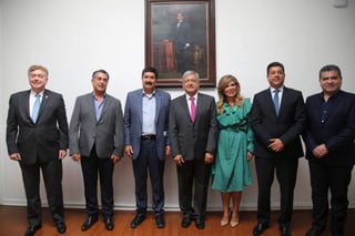 El gobernador Riquelme planteó al próximo presidente la ampliación de la franja fronteriza para incluir en el plan de estímulos fiscales a los municipios de la región Cinco Manantiales. (NOTIMEX)