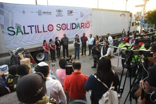 El alcalde de Saltillo, Manolo Jiménez Salinas, agradeció la respuesta de la ciudadanía y dio el banderazo para enviar esta ayuda. (ESPECIAL)