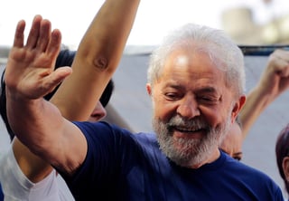 'Hay problemas de la democracia en Brasil, problemas contundentes, y no podemos dejar de observar el tema de la persona (Lula) que debería por derecho ser candidato en Brasil', dijo el lingüista y pensador político en la ciudad de Sao Paulo. (ARCHIVO)