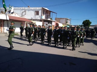 El desfile estuvo conformado por alumnos de instituciones de educación básica, trabajadores municipales, elementos de Seguridad Pública, Fuerza Coahuila, un Batallón de la onceava Brigada de la Policía Militar, así como Bomberos y Cruz Roja. (EL SIGLO DE TORREÓN) 
