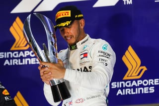 Tras obtener la victoria en el Gran Premio de Singapur, Lewis Hamilton extendió su ventaja sobre Sebastian Vettel a 40 puntos.