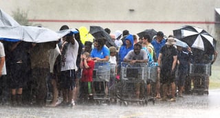Continúa la amenaza de 'inundaciones repentinas' en partes de Las Carolina y otros estados. (AP)