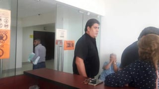 Al concluir su participación y salir de la sala de audiencia, Martínez Compeán se retiró del Centro de Justicia Penal de Piedras Negras en completo silencio. (EL SIGLO COAHUILA)

