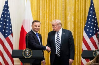 'Me gustaría mucho que estableciéramos una base estadounidense permanente en Polonia, a la que llamaríamos Fort Trump', dijo Duda durante una rueda de prensa junto a Trump. (EFE)