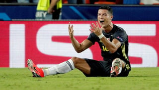 Cristiano Ronaldo se queja tras ser expulsado.