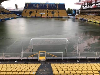 El estadio de Dorados de Sinaloa se inundó tras una tormenta que cayó sobre la ciudad de Culiacán, en el noroeste del país.