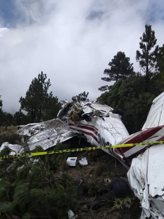 De acuerdo al funcionario estatal, el reporte se recibió a través de radio de auxilio hecho por elementos de Rescate Alpino, pues la aeronave cayó cerca del lugar conocido como El Calvario, que está en dirección al alberge Piedra Grande. (ESPECIAL)