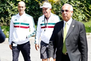 Guillermo Cantú (i), director de selecciones nacionales, y Ricardo 'Tuca' Ferretti, entrenador de la Selección Mexicana en la Fecha FIFA.