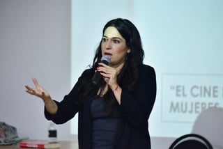 Tiaré Scanda dio una lección sobre el feminismo a las y los estudiantes de la Universidad Autónoma de la Laguna. (El Siglo de Torreón/ Érick Sotomayor)