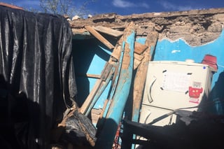 Humedad. Esta es la vivienda donde colapsó el techo de una habitación y del área de la cocina, en el ejido San Carlos de Lerdo. (EL SIGLO DE TORREÓN)