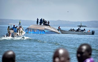 El incidente se produjo la tarde del pasado jueves, cuando el ferry MV Nyerere, proveniente de la isla de Bugolora, se preparaba para atracar, a unos 50 metros de la isla de Ukara. (AP)