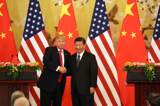 Relación. Las dos principales economías mundiales, EU y China están inmersas en una guerra comercial. (AP)
