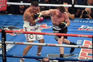 Álvarez venció por decisión mayoritaria a Golovkin en la pelea que se llevó a cabo el pasado 15 de septiembre en Las Vegas. (ARCHIVO)