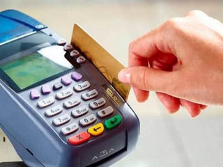 Riesgos. Condusef recomienda que se tenga cuidado cuando se paga con tarjeta en Terminales Punto de Venta. (ARCHIVO)