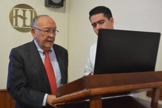 Exitoso. El doctor Rubén Argüero es parte de la historia del Hospital Universitario de Torreón. (ANGÉLICA SANDOVAL)