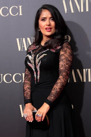 Homenaje. La actriz Salma Hayek recibió el premio Personaje del Año 2018 de Vanity Fair. (EFE)