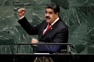 Contrastes. Durante su discurso Maduro denunció que su país es víctima de una 'agresión permanente', al tiempo que mostró su disposición de reunirse con el mandatario de EU, Donald Trump y 'estrecharle la mano'. (EFE)