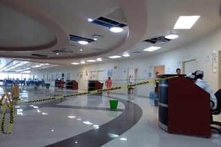 Afectaciones. Hasta ayer se mantenía acordonada el área de Consulta Externa del Hospital General de Torreón. (ANGÉLICA SANDOVAL)