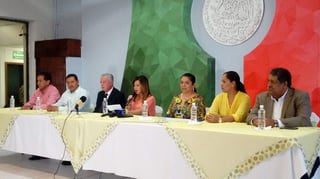 El anuncio se hizo por parte de la alcaldesa Leticia Herrera, acompañada por los presidentes municipales. (EL SIGLO DE TORREÓN)