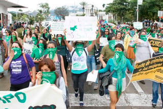Esta marcha se dio en el marco del Día de la Lucha por el Aborto Legal, Seguro y Gratuito en América Latina y el Caribe y en ella habrían participado, de acuerdo con las participantes, 40 organizaciones feministas. (EL UNIVERSAL)