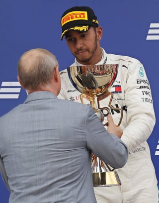 Hamilton acumula 70 victorias y está 50 puntos arriba del piloto de Ferrari en el Campeonato Mundial de Constructores.