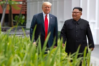 Donald Trump dijo que alguna vez “intercambió” palabras fuertes con el líder norcoreano Kim Jong Un “y luego nos enamoramos”. (ARCHIVO) 