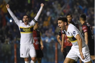 Lisandro Magallán (d), de Boca Juniors, festeja su gol durante el juego de la Fecha 7 de la Superliga 2018/2019.