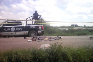 Arrollado. Camionero arrolla a ciclista en carretera a Tlahualilo; el presunto responsable está detenido. (EL SIGLO DE TORREÓN)