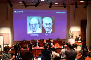 Estadounidense Allison y japonés Honjo comparten Nobel por terapias de cáncer. (AP) 
