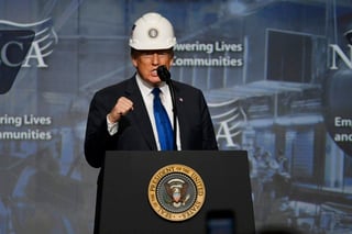 Trump dijo que decidió rebautizar el TLCAN como USMCA porque el acuerdo original ha sido 'horrible' y culpable del cierre de fábricas, de despidos y de la mudanza de empleos a México, Canadá y a otros países. (EFE)