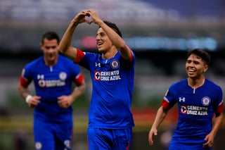 Roberto Alvarado (c), del Cruz Azul, en festejo despues de anotar el primer gol de su equipo durante el juego de cuartos de final.