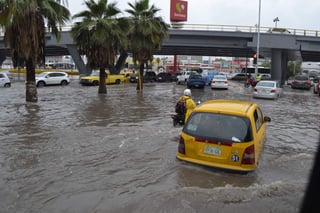Empresarios de Torreón pidieron ayer integrar el 100 por ciento de los recursos del Impuesto Sobre Nómina (ISN) a los proyectos de drenaje pluvial que requiera la ciudad. (ARCHIVO)