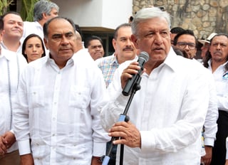 Tras el encuentro en el Centro de Convenciones, López Obrador ofreció un mensaje conjunto con Héctor Astudillo para informar que en el tema de seguridad se acordó unir esfuerzos y trabajar de manera coordinada. (NOTIMEX)